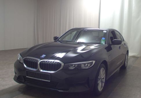 BMW 330, 2021
