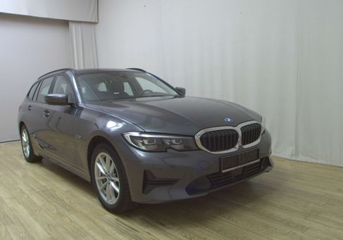 BMW 330, 2022
