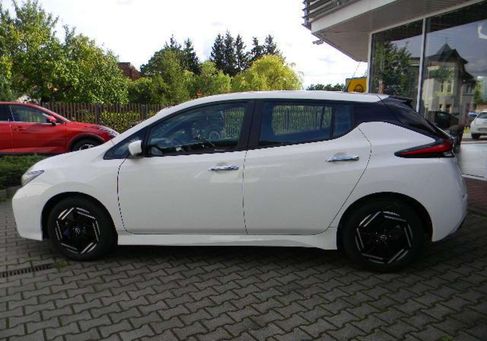 Nissan Leaf, 2023 3