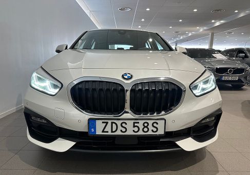 BMW 118, 2021