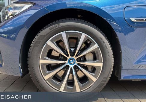 BMW 330, 2022