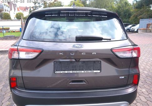 Ford Kuga, 2022 3