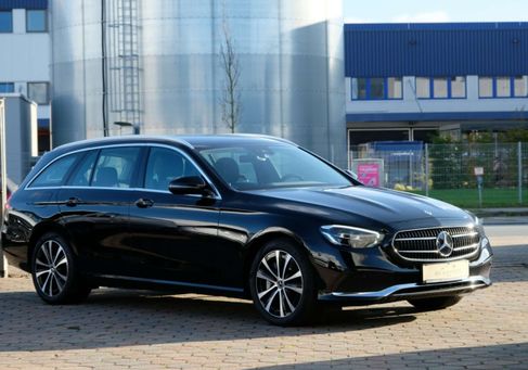 Mercedes-Benz E 300, 2022 3