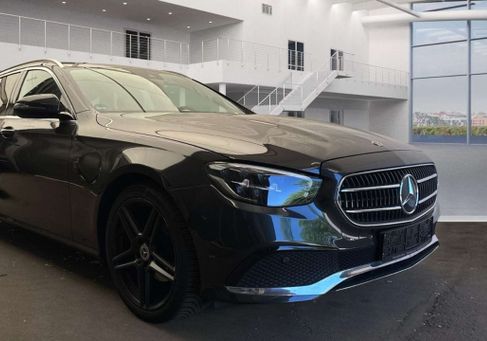 Mercedes-Benz E 200, 2022 3