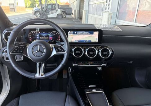 Mercedes-Benz A 200, 2025