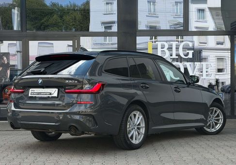BMW 330, 2021
