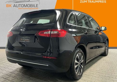 Mercedes-Benz B 180, 2022