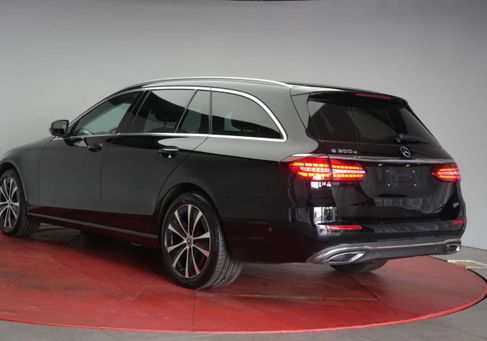 Mercedes-Benz E 300, 2022