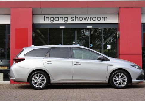 Toyota Auris Touring Sports, 2016