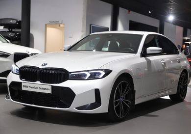 BMW 330, 2023