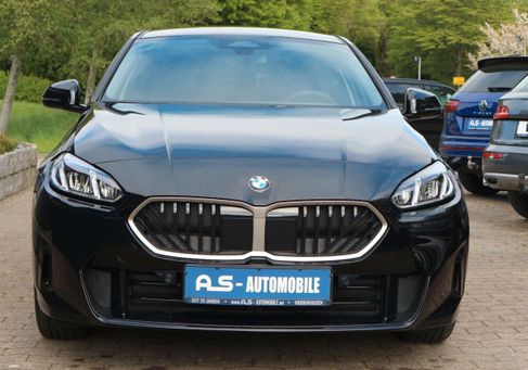 BMW 120, 2025