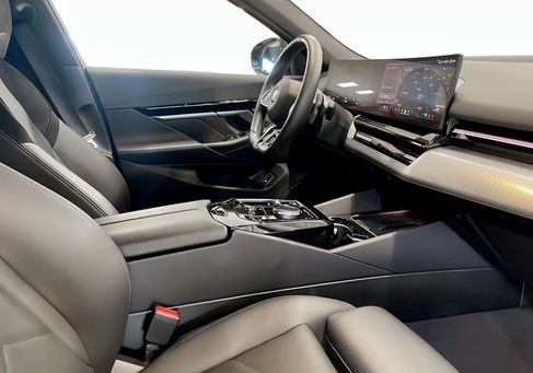 BMW 530, 2025 3