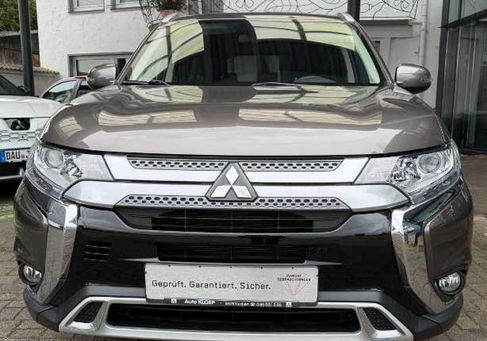 Mitsubishi Outlander, 2020