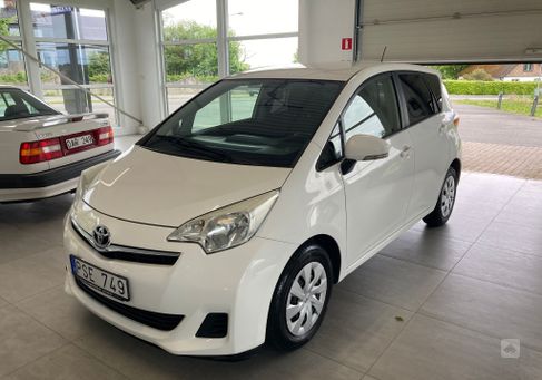 Toyota Verso-S, 2013