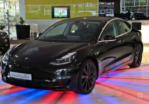 Tesla Model 3, 2020