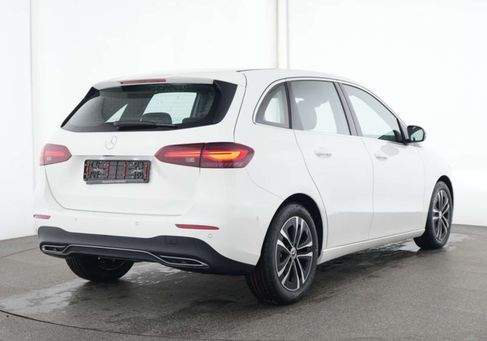 Mercedes-Benz B 180, 2025