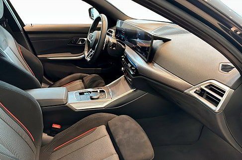 BMW 330, 2026