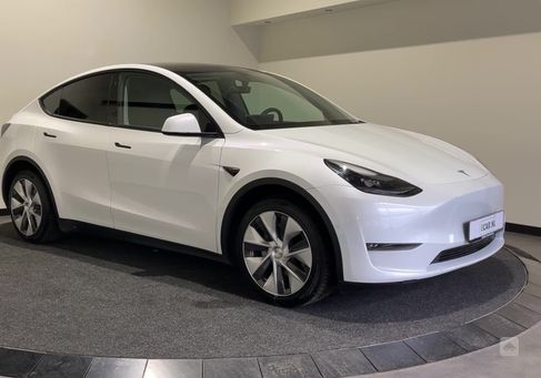 Tesla Model Y, 2022