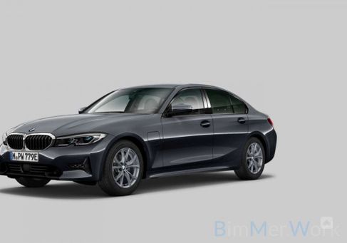 BMW 330, 2020