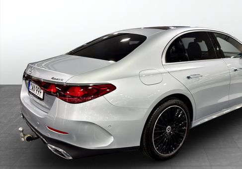 Mercedes-Benz E 400, 2026