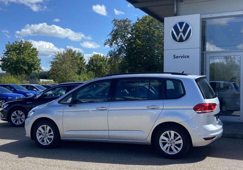 Volkswagen Touran, 2023 3