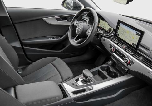Audi A4, 2022