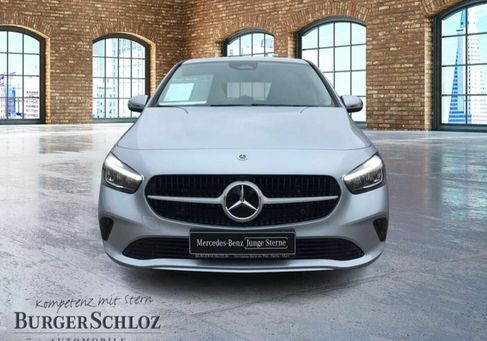 Mercedes-Benz B 180, 2025