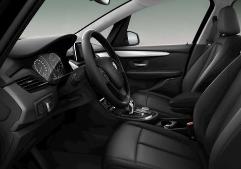 BMW 216, 2021 3