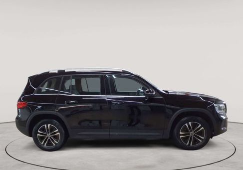 Mercedes-Benz GLB 180, 2023 3