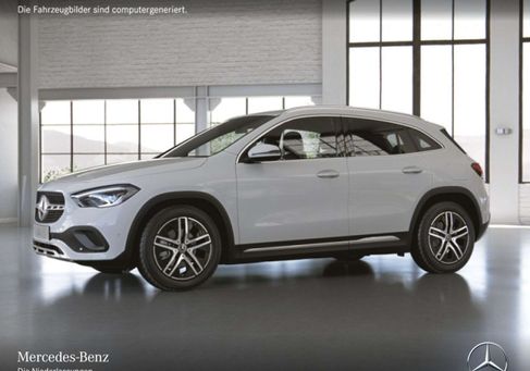 Mercedes-Benz GLA 180, 2022