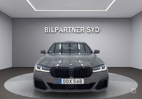 BMW M550, 2021
