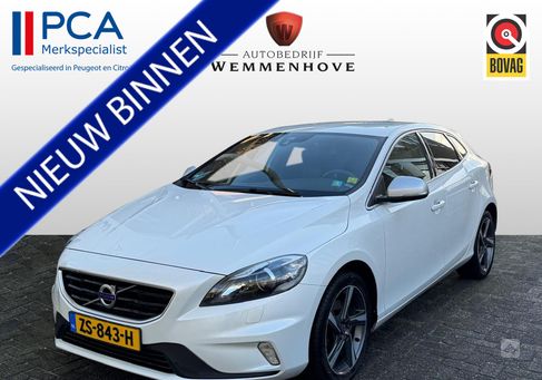 Volvo V40, 2015