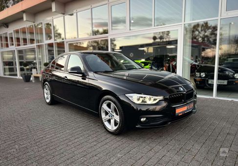 BMW 330, 2017