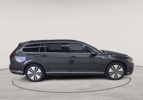 Volkswagen Passat, 2022