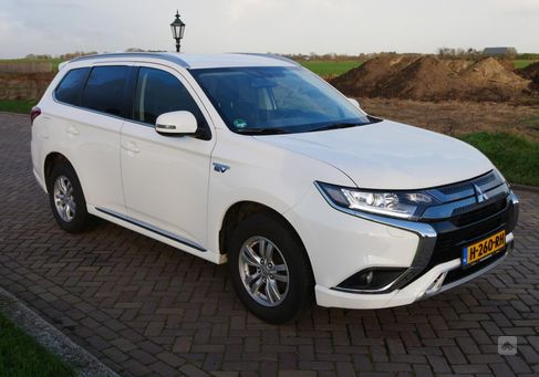 Mitsubishi Outlander, 2020