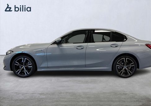 BMW 330, 2026
