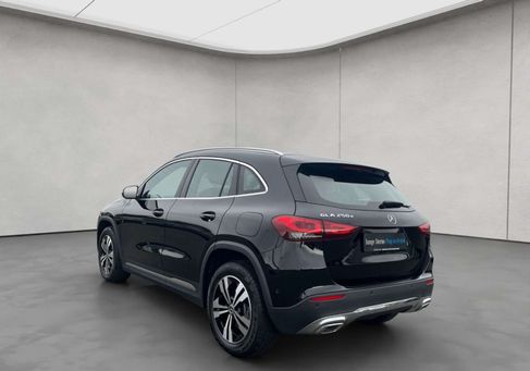 Mercedes-Benz GLA 250, 2022