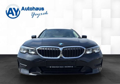 BMW 318, 2022