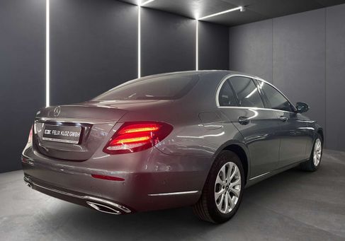 Mercedes-Benz E 200, 2020 3