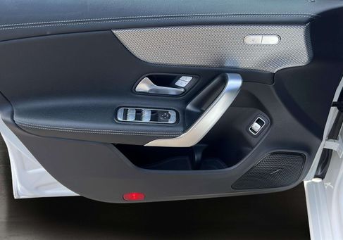 Mercedes-Benz CLA 200, 2021