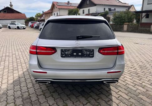 Mercedes-Benz E 220, 2018 3