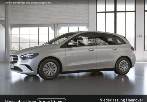 Mercedes-Benz B 180, 2023 3