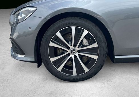 Mercedes-Benz E 300, 2023 3