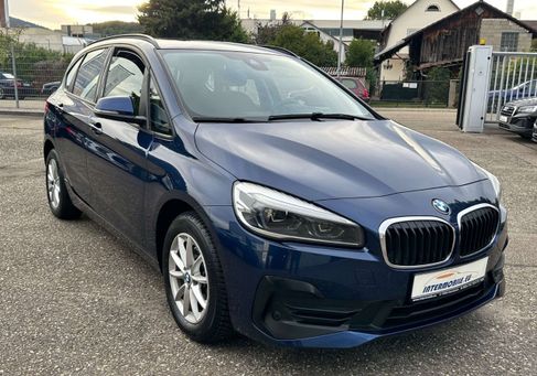 BMW 216, 2021 3