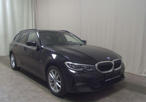 BMW 330, 2021