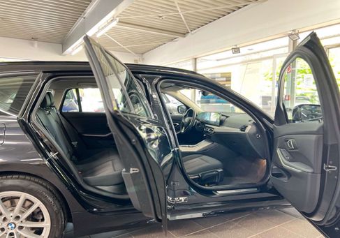 BMW 318, 2023