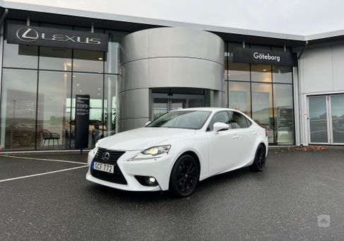 Lexus IS, 2015