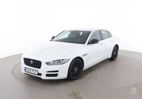 Jaguar XE, 2016