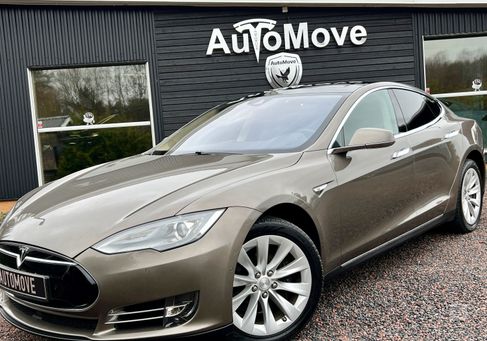 Tesla Model S, 2015