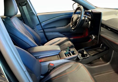 Ford Mustang Mach-E, 2025